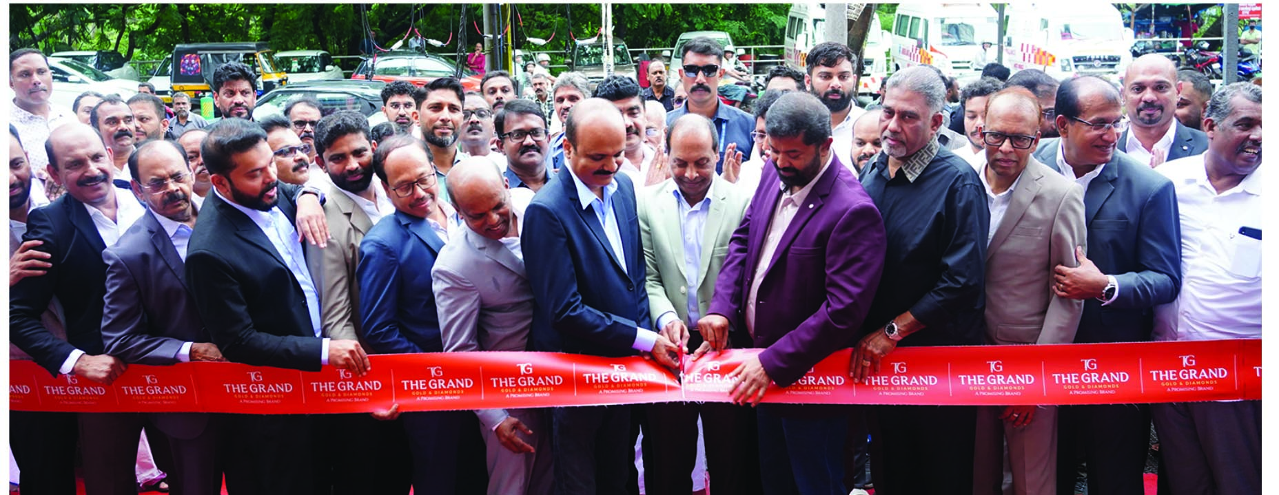 സ്വര്‍ണാഭരണ രംഗത്ത് പുതിയൊരു സംസ്‌കാരത്തിന് തുടക്കം കുറിച്ച് ദി ഗ്രാന്‍ഡ് ഗോള്‍ഡ് & ഡയമണ്ട്‌സ് ഉദ്ഘാടനം ചെയ്തു